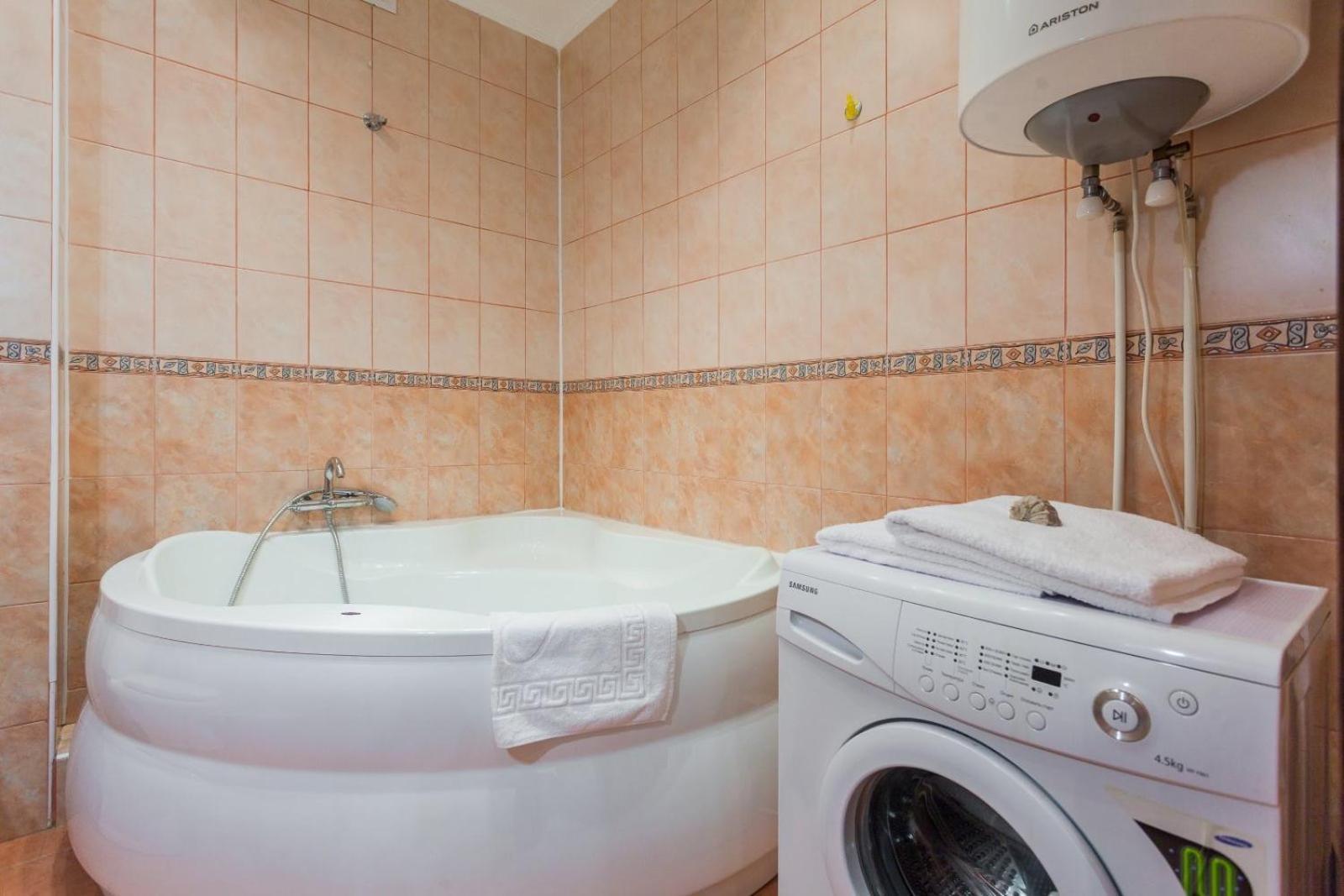 Navit Apartments With Breakfast,Near The Railway Station, The City Center, The Park Kiev Eksteriør billede